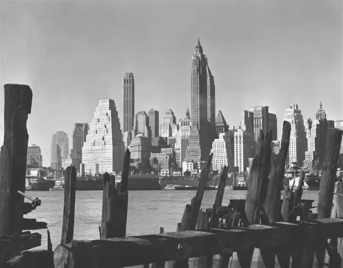 Framed Print : Manhattan skyline, New York City, USA, (B&W) Framed Print : Manhattan skyline, New York City, USA, (B&W)
