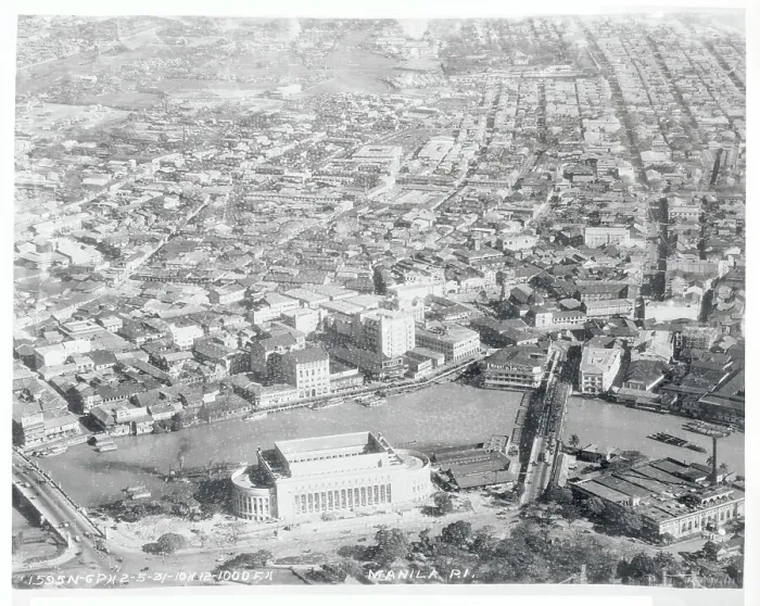 Framed Print : Manila, metropolis of the Pacific, at mercy of the storm