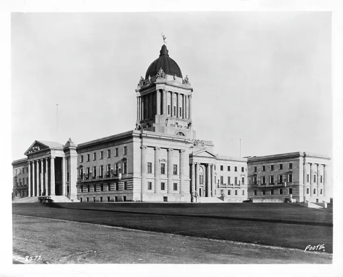 Framed Print : Manitoba Parliament Building In Winnipeg Framed Print : Manitoba Parliament Building In Winnipeg