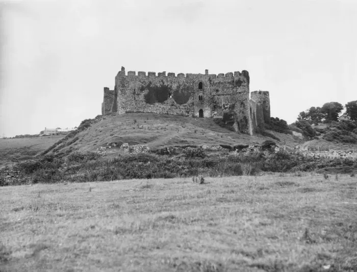Framed Print : Manorbier Castle Framed Print : Manorbier Castle