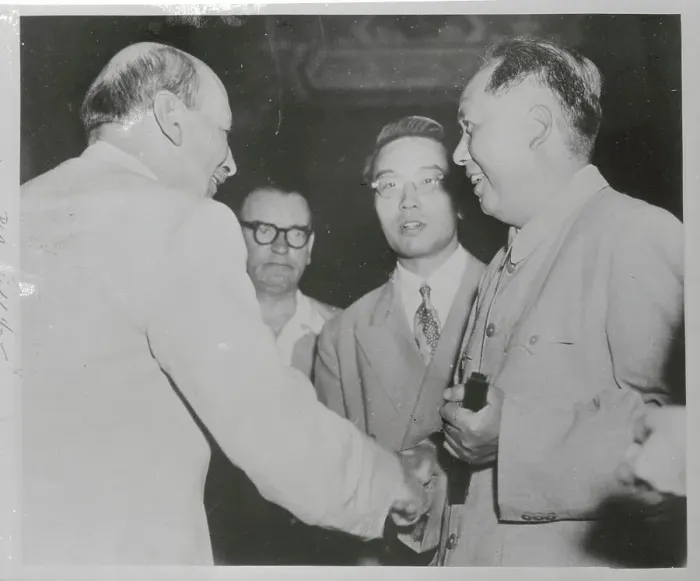 Framed Print : Mao Tse-Tung with Clement R. Attlee Framed Print : Mao Tse-Tung with Clement R. Attlee