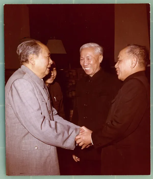 Framed Print : Mao Tse-Tung Shaking Hands with Nguyen Duy Trinh Framed Print : Mao Tse-Tung Shaking Hands with Nguyen Duy Trinh