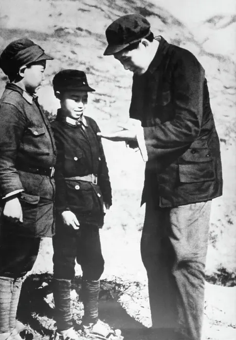 Framed Print : Mao Tse-Tung Talking To Children