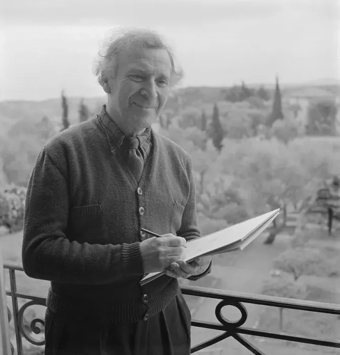 Framed Print : Marc Chagall with Drawing Pad in Hand Framed Print : Marc Chagall with Drawing Pad in Hand