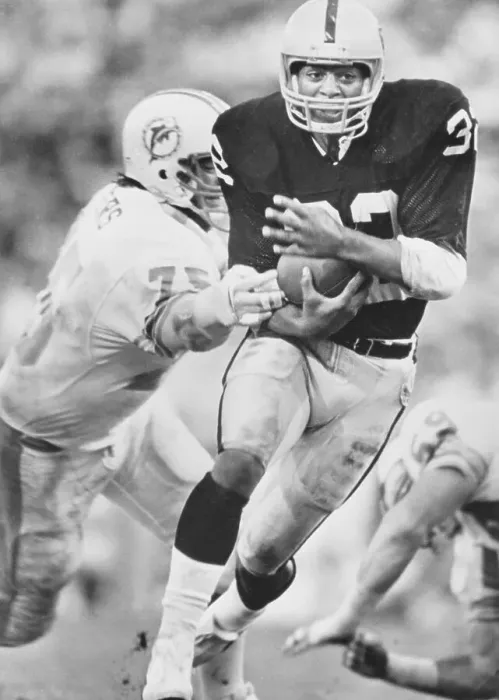 Framed Print : Marcus Allen Escaping Clutches of Doug Betters in Football Action Framed Print : Marcus Allen Escaping Clutches of Doug Betters in Football Action