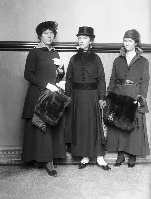 Framed Print : Margaret Sanger And Two Others In Court, 1916 Framed Print : Margaret Sanger And Two Others In Court, 1916