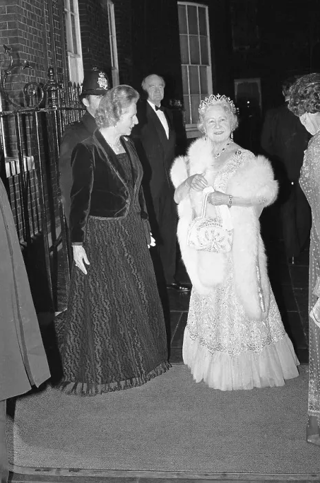 Framed Print : Margaret Thatcher with the Queen Mother Framed Print : Margaret Thatcher with the Queen Mother