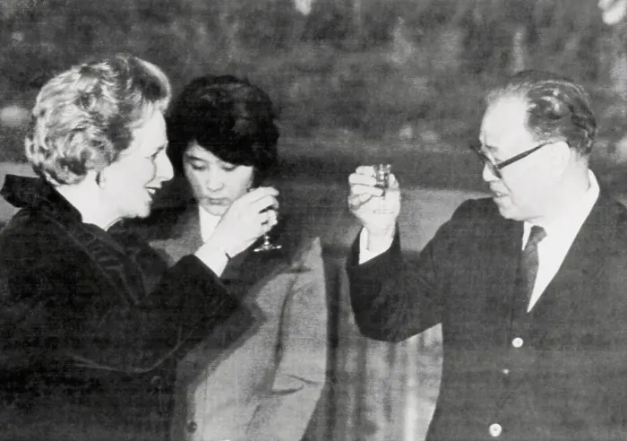 Framed Print : Margaret Thatcher Toasts Zhao Ziyang Framed Print : Margaret Thatcher Toasts Zhao Ziyang