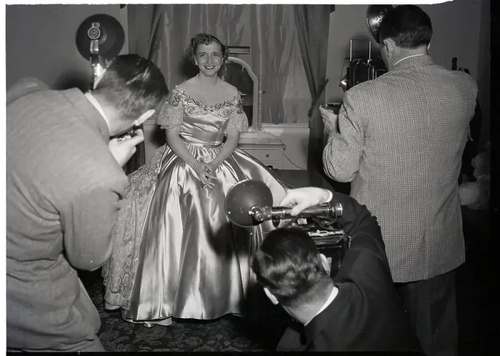 Framed Print : Margaret Truman Posing As Photogs Take P Framed Print : Margaret Truman Posing As Photogs Take P