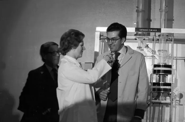 Framed Print : Margeret Thatcher in Exxon's Laboratory Framed Print : Margeret Thatcher in Exxon's Laboratory