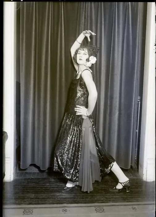 Framed Print : Marguerite, Taito'S Partner / Dancing Pose