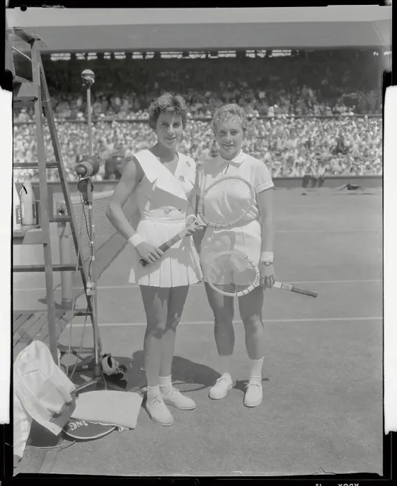 Framed Print : Maria Bueno and Darlene Hold at Wimbledon Framed Print : Maria Bueno and Darlene Hold at Wimbledon