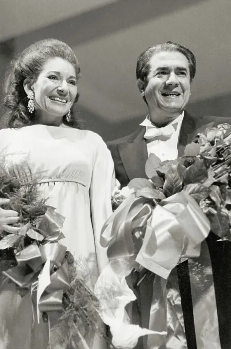 Framed Print : Maria Callas on Stage with Giuseppe Di Stefano Framed Print : Maria Callas on Stage with Giuseppe Di Stefano