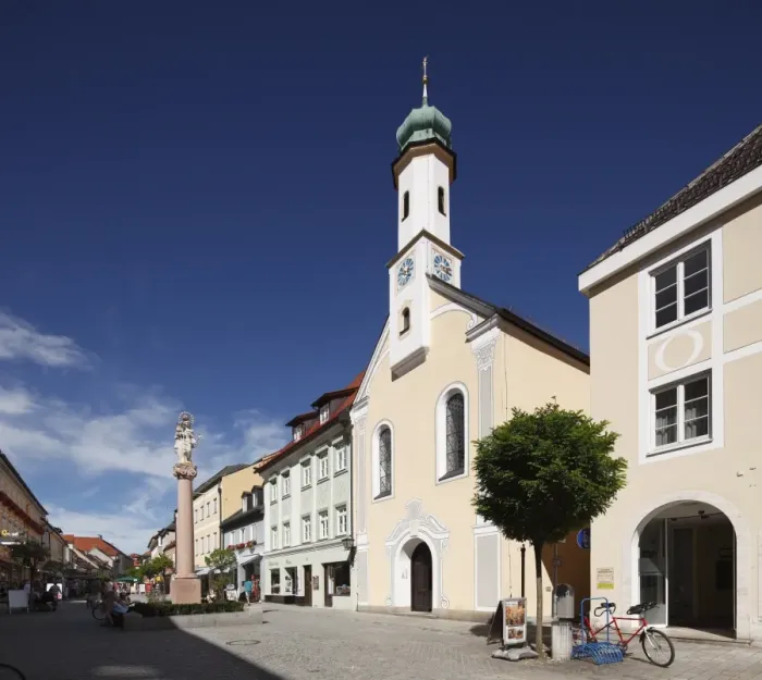 Framed Print : Marian Column and Church of Maria Hilf on Untermarkt, Lower Market square, Murnau, Upper Bavaria, Bavaria, Germany, Europe Framed Print : Marian Column and Church of Maria Hilf on Untermarkt, Lower Market square, Murnau, Upper Bavaria, Bavaria, Germany, Europe
