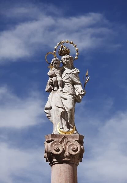Marian Column on Untermarkt, Lower Market square, Murnau, Upper Bavaria, Bavaria, Germany, Europe
