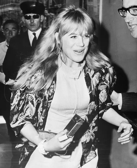 Framed Print : Marianne Faithfull Framed Print : Marianne Faithfull