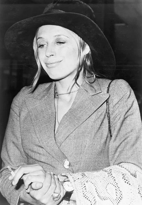 Framed Print : Marianne Faithfull in Cowboy Hat
