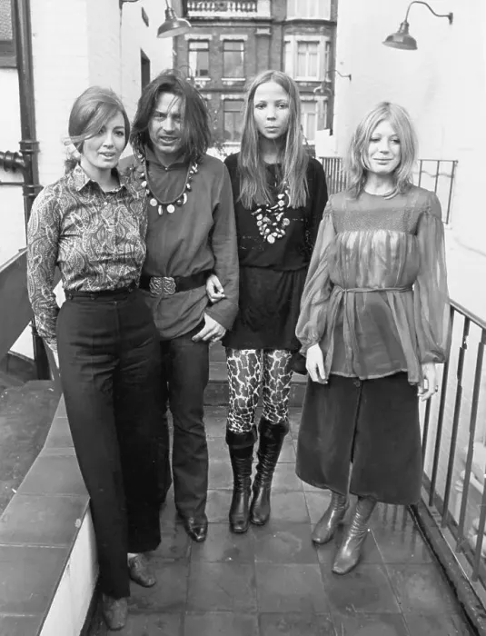 Framed Print : Marianne Faithfull and Hippie Friends Framed Print : Marianne Faithfull and Hippie Friends