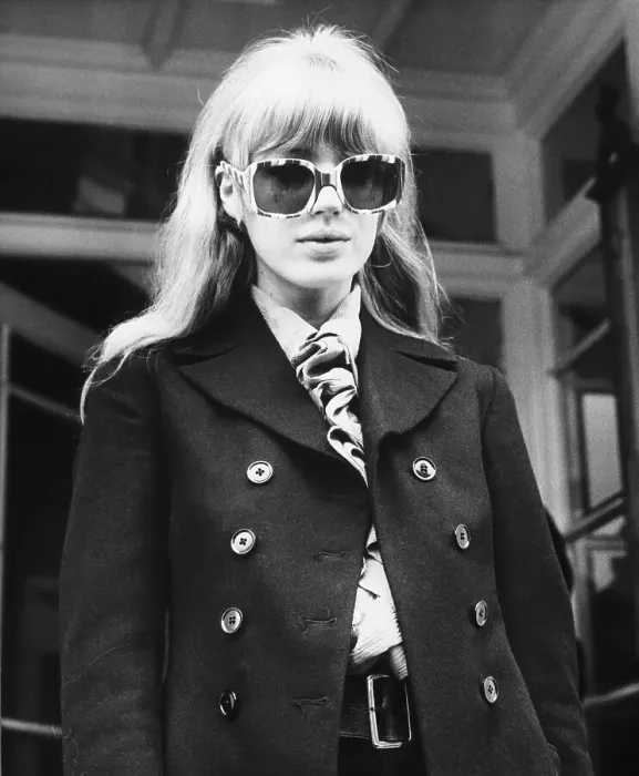 Framed Print : Marianne Faithfull Leaves Court Framed Print : Marianne Faithfull Leaves Court
