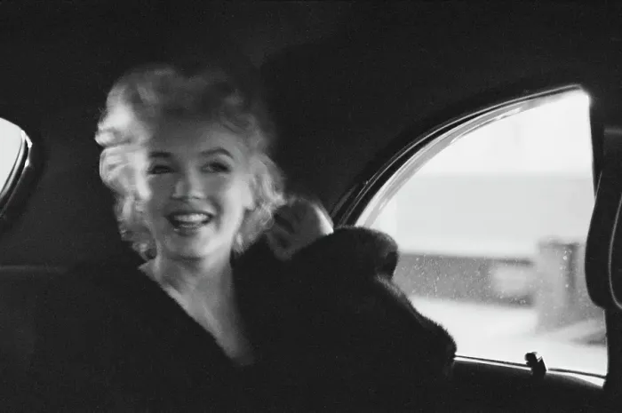 Framed Print : Marilyn in a car Framed Print : Marilyn in a car