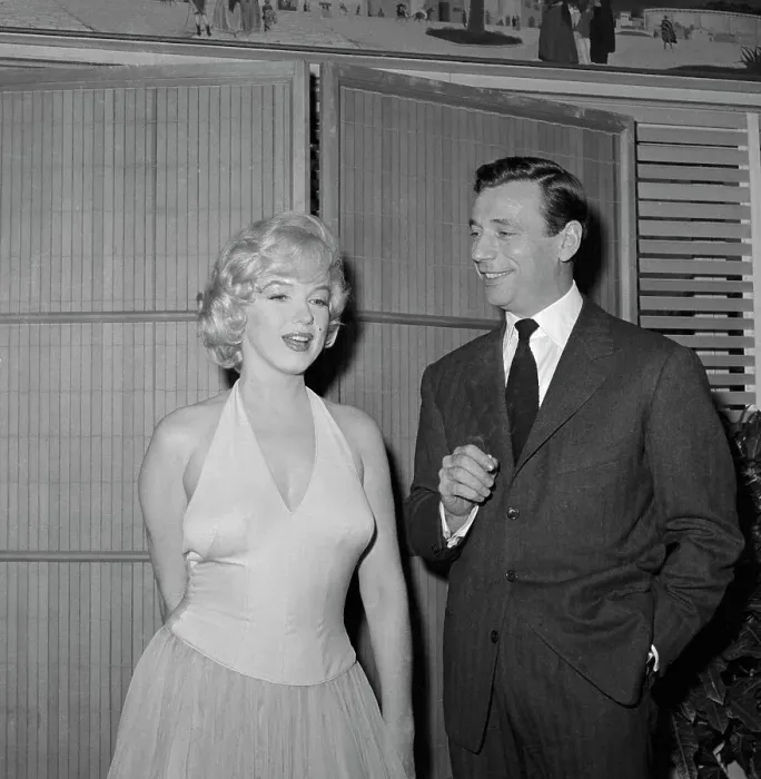 Marilyn Monroe at Cocktail Party Print (1959). Art Prints, Posters