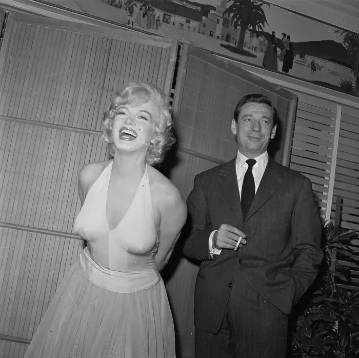 Framed Print : Marilyn at Cocktail Party with Yves Montand Framed Print : Marilyn at Cocktail Party with Yves Montand