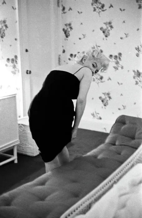 Framed Print : Marilyn Gets Ready For A Night Out