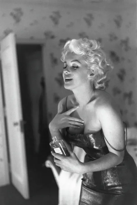Framed Print : Marilyn Getting Ready To Go Out Framed Print : Marilyn Getting Ready To Go Out
