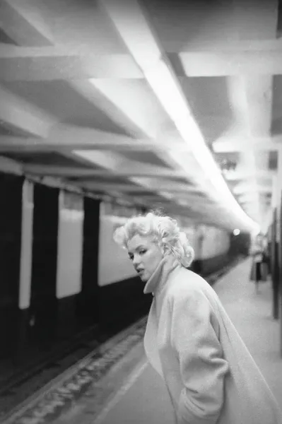 Marilyn Monroe in Grand Central Station Print, 1955. Art Prints