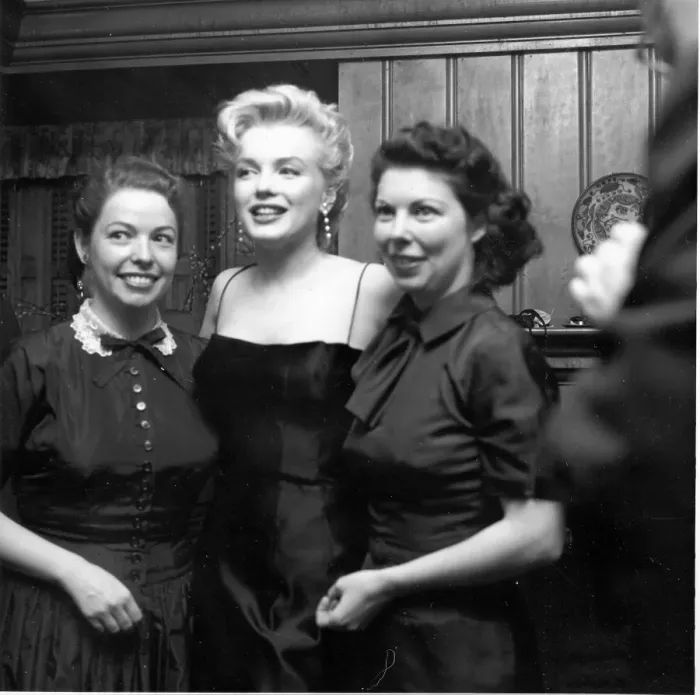Framed Print : Marilyn At Home With Guests