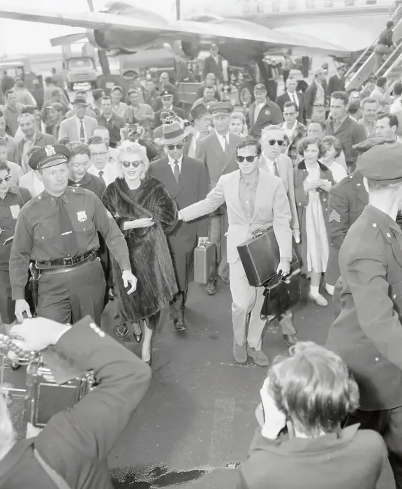 Framed Print : Marilyn Monroe Arriving at Airport Framed Print : Marilyn Monroe Arriving at Airport