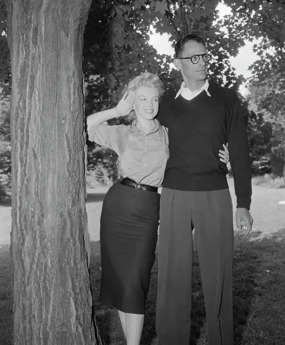 Framed Print : Marilyn Monroe and Arthur Miller Framed Print : Marilyn Monroe and Arthur Miller