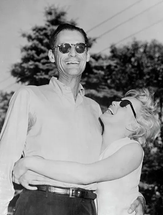 Framed Print : Marilyn Monroe and Arthur Miller Framed Print : Marilyn Monroe and Arthur Miller