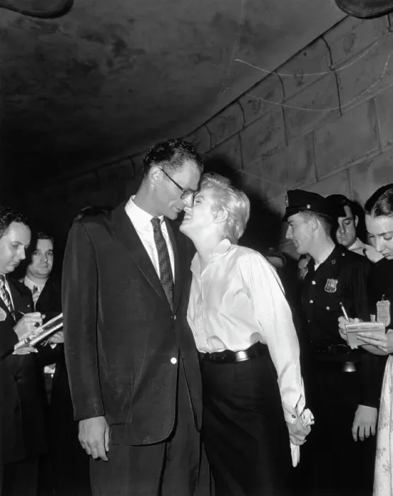 Framed Print : Marilyn Monroe and Arthur Miller Embracing Framed Print : Marilyn Monroe and Arthur Miller Embracing