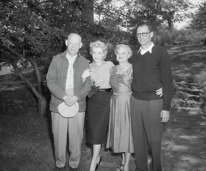 Framed Print : Marilyn Monroe, Arthur Miller & His Fami Framed Print : Marilyn Monroe, Arthur Miller & His Fami