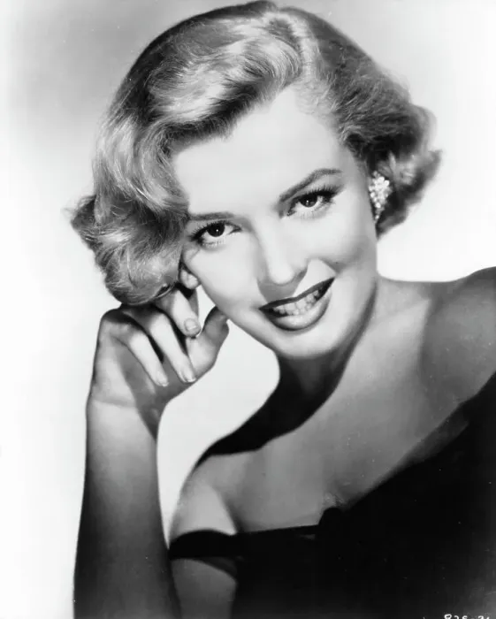 Framed Print : Marilyn Monroe In The Asphalt Jungle Framed Print : Marilyn Monroe In The Asphalt Jungle