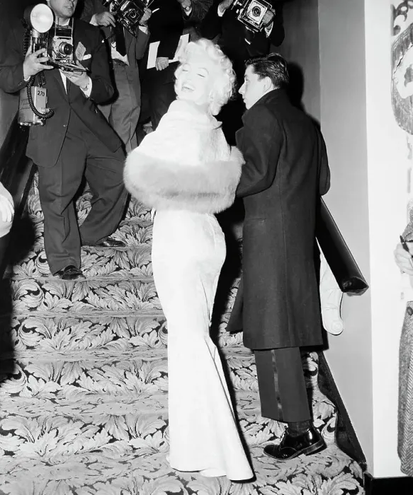 Framed Print : Marilyn Monroe at Astor Theatre Framed Print : Marilyn Monroe at Astor Theatre