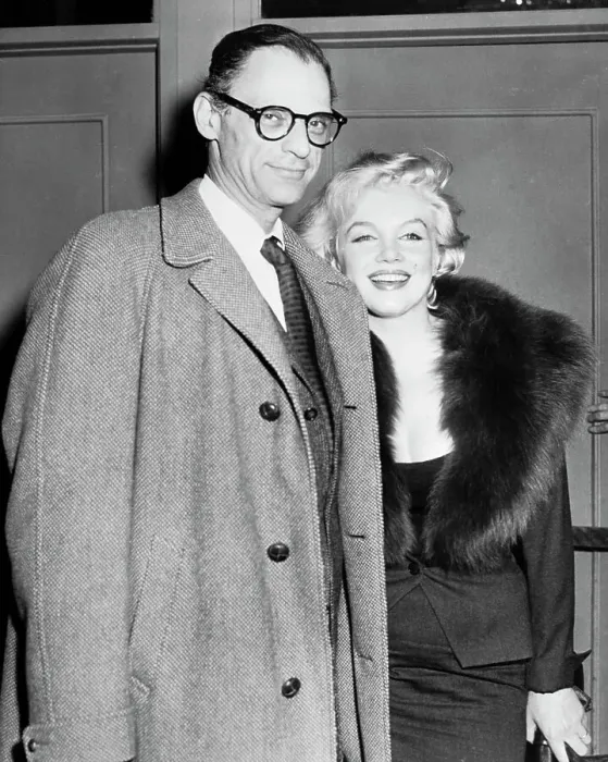 Framed Print : Marilyn Monroe Attending Movie Premiere Framed Print : Marilyn Monroe Attending Movie Premiere