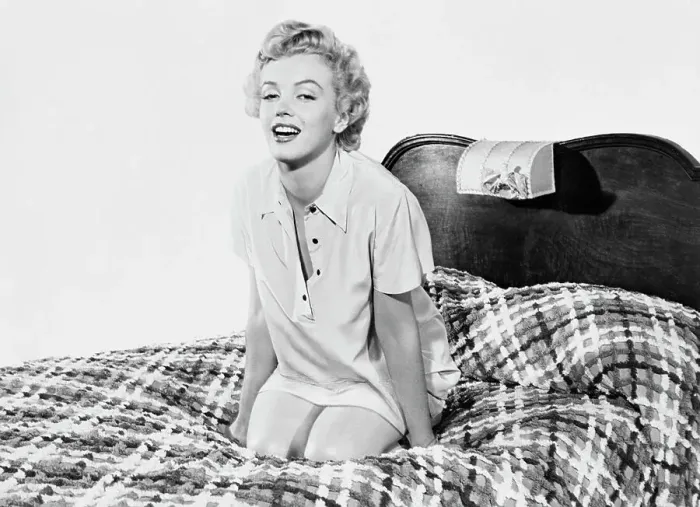 Framed Print : Marilyn Monroe on Bed in Nightshirt Framed Print : Marilyn Monroe on Bed in Nightshirt