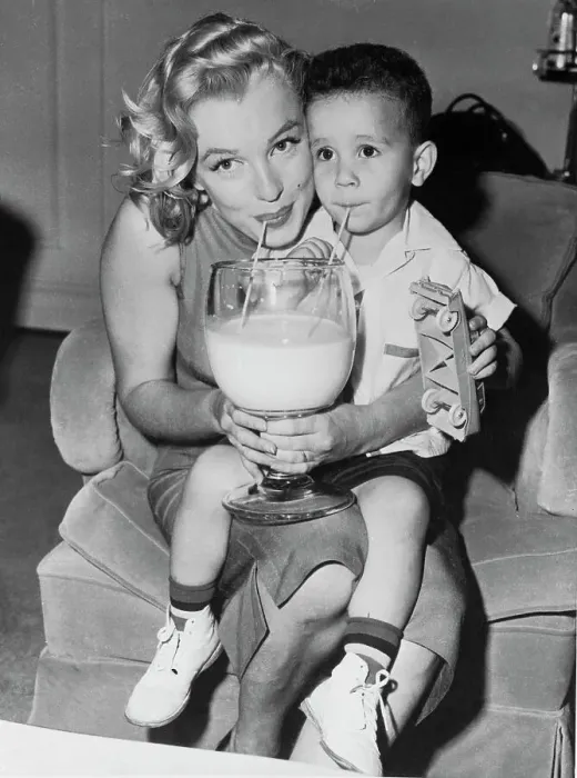 Framed Print : Marilyn Monroe and Boy Drinking Milk from Straws Framed Print : Marilyn Monroe and Boy Drinking Milk from Straws