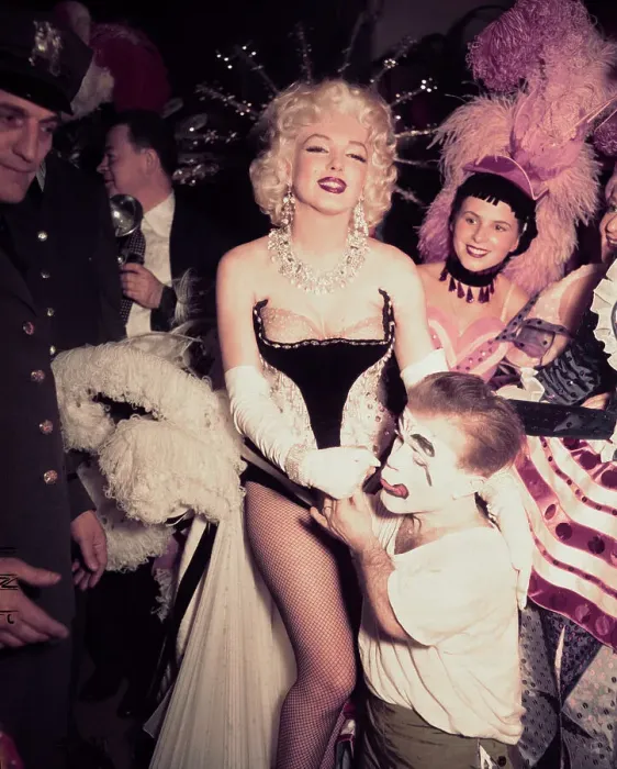 Framed Print : Marilyn Monroe at Circus Benefit Framed Print : Marilyn Monroe at Circus Benefit