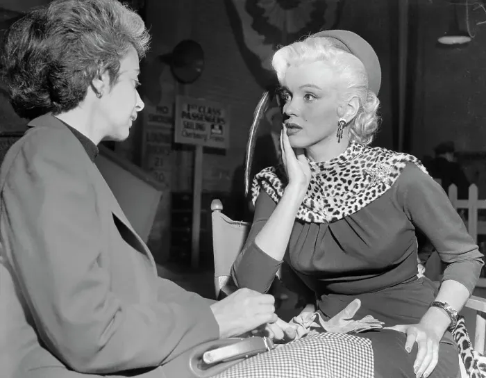 Framed Print : Marilyn Monroe with Her Drama Coach Framed Print : Marilyn Monroe with Her Drama Coach