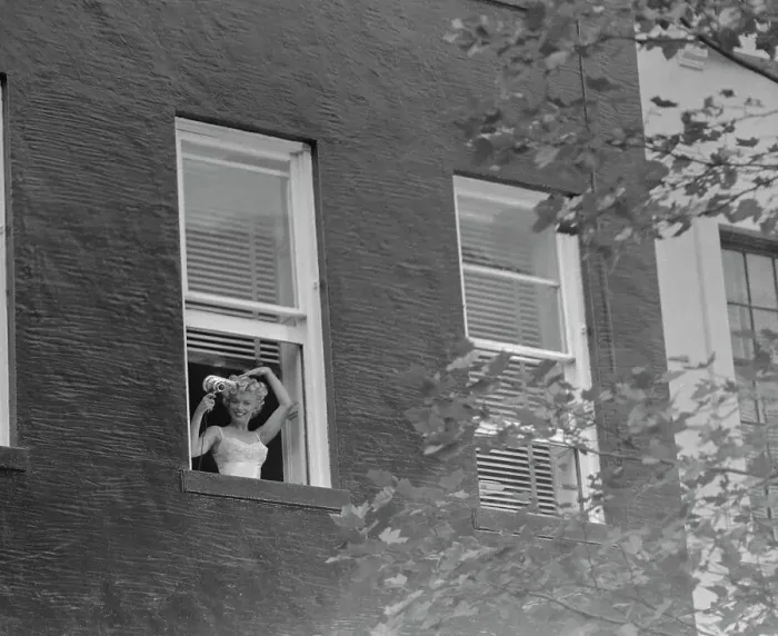Framed Print : Marilyn Monroe During the Filming of Seven Year Itch Framed Print : Marilyn Monroe During the Filming of Seven Year Itch