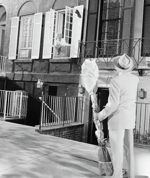 Framed Print : Marilyn Monroe During Filming of Seven Year Itch Framed Print : Marilyn Monroe During Filming of Seven Year Itch