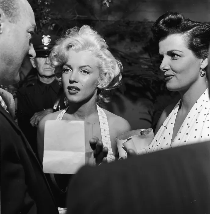 Framed Print : Marilyn Monroe And Jane Russell Framed Print : Marilyn Monroe And Jane Russell