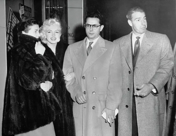 Framed Print : Marilyn Monroe and Joe DiMaggio Framed Print : Marilyn Monroe and Joe DiMaggio