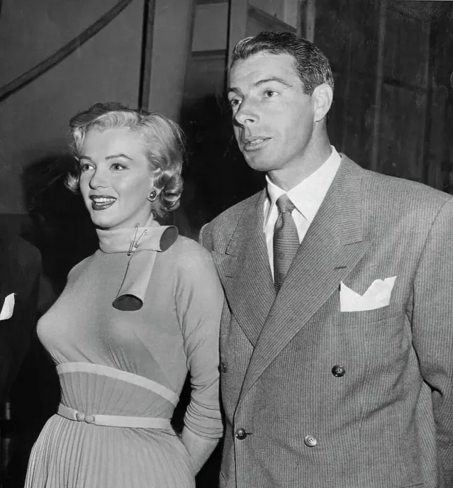 Framed Print : Marilyn Monroe and Joe DiMaggio Framed Print : Marilyn Monroe and Joe DiMaggio