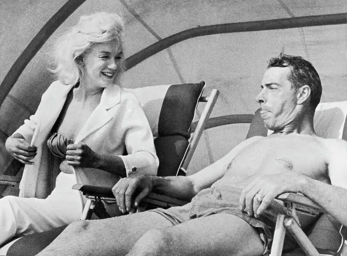 Framed Print : Marilyn Monroe and Joe DiMaggio on the Beach Framed Print : Marilyn Monroe and Joe DiMaggio on the Beach