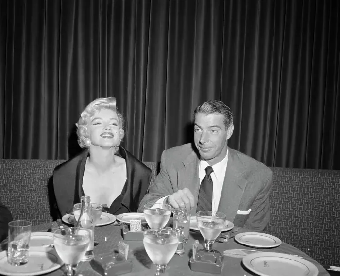 Framed Print : Marilyn Monroe and Joe DiMaggio Dining Framed Print : Marilyn Monroe and Joe DiMaggio Dining