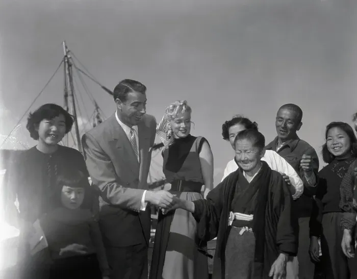 Framed Print : Marilyn Monroe and Joe DiMaggio in Tokyo Framed Print : Marilyn Monroe and Joe DiMaggio in Tokyo